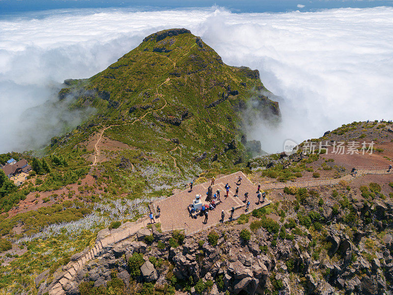 葡萄牙马德拉岛Pico Ruivo山峰航拍图